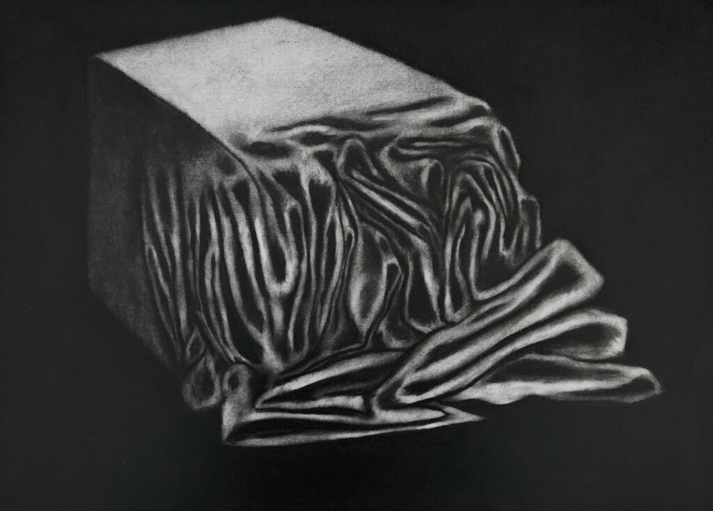 Enrique Hernandez explores the uncanny through charcoal drawings that move between recognition, distortion and psychological unease.